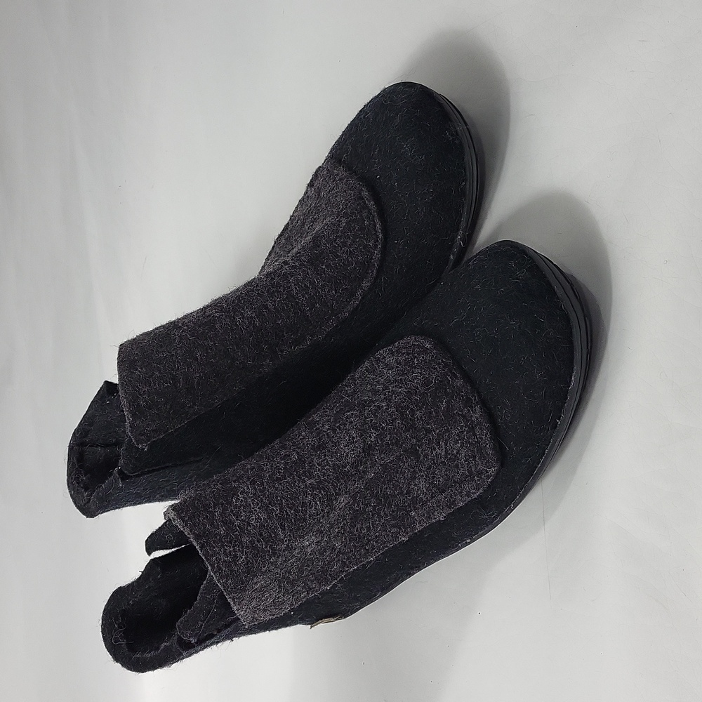 Men’s size 10 Glerups boots - indoor